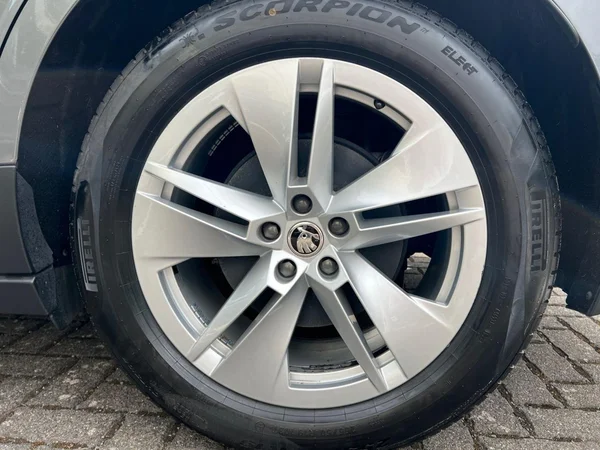 SKODA Enyaq (2022) — foto 17 van 24
