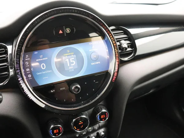 MINI Cooper (2024) — foto 4 van 23