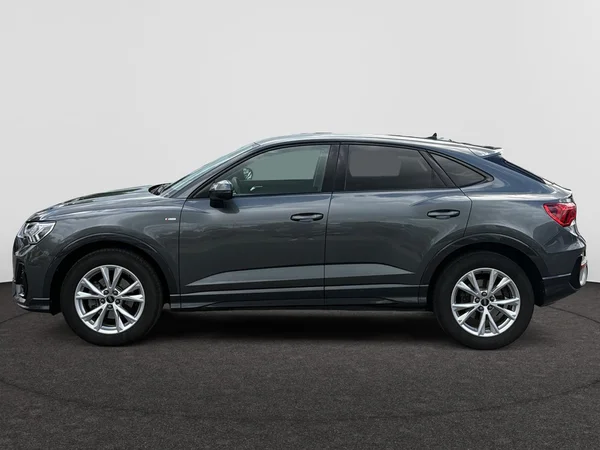 AUDI Q3 Sportback (2024) — foto 12 van 21