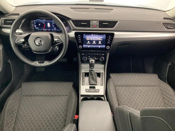 SKODA Superb Combi (2023) — foto 6 van 36