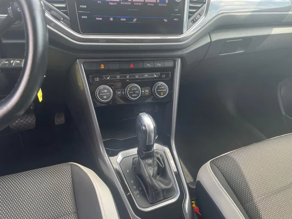 VOLKSWAGEN T-Roc (2021) — foto 4 van 21