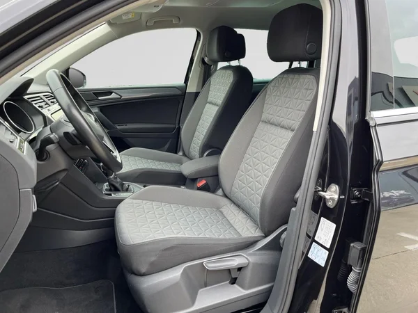 VOLKSWAGEN Tiguan (2022) — foto 18 van 22