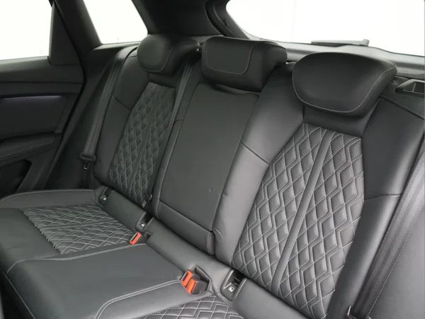 AUDI Q4 e-tron (2021) — foto 4 van 33