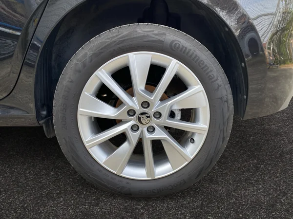 SKODA Kamiq (2023) — foto 3 van 17