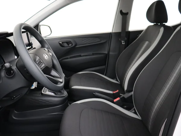 HYUNDAI i10 (2025) — foto 2 van 25