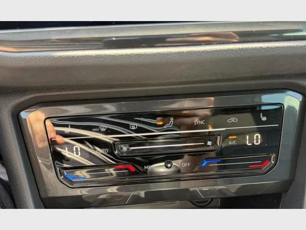 Volkswagen T-Cross (2023) — foto 8 van 23