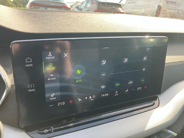 SKODA Octavia Combi PHEV (2020) — foto 18 van 26