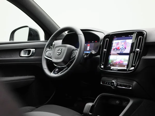 Volvo XC40 (2023) — foto 28 van 41